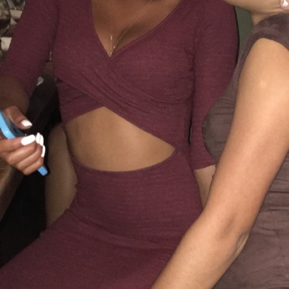 Burgendy striped open cut dress - Picture 3 of 3